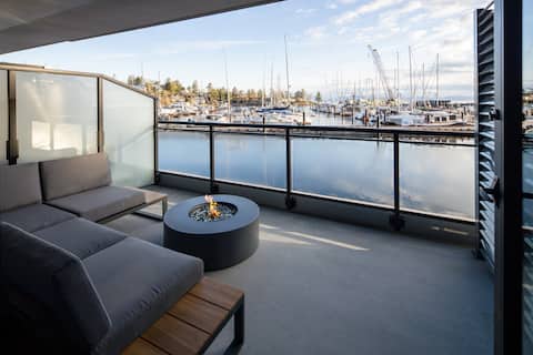 Suite 104 One-Bed Oceanview King Suite