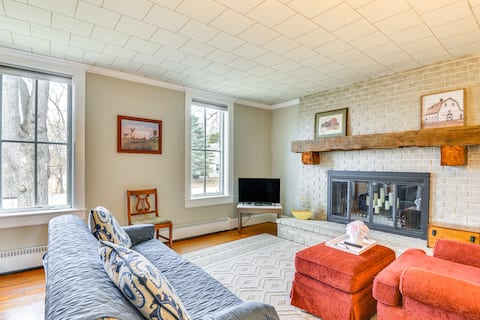 3 Blocks to Lake Ontario: Getaway in Cape Vincent!