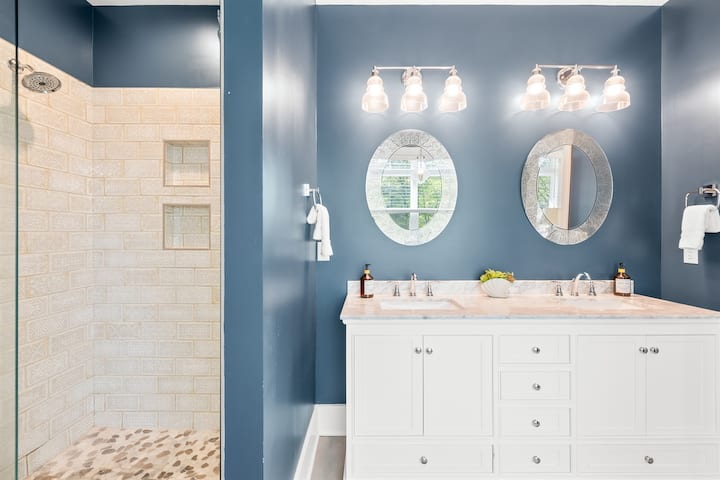 Photo, item 20 of 59