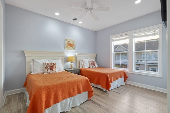 חדר שינה 4 - שתי מיטות זוגיות, חדר רחצה משותף עם חדר שינה 3