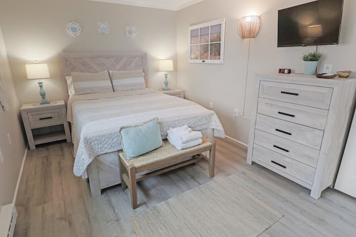 Bedroom | Queen Bed | 12-Inch Medium-Firm Mattress with Eggshell Memory Foam | USB Charging Ports Embedded in Lamps