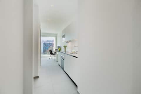 {Suite 402} Business Room, Gym, Modern, Relax
