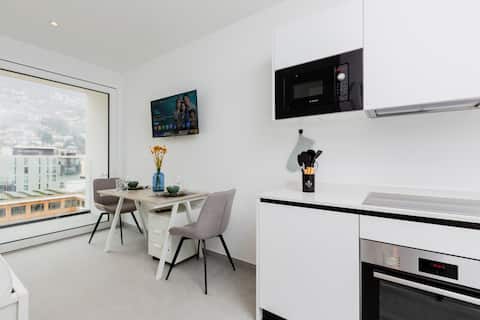 {Suite 412} Business Room, Gym, Modern, Relax
