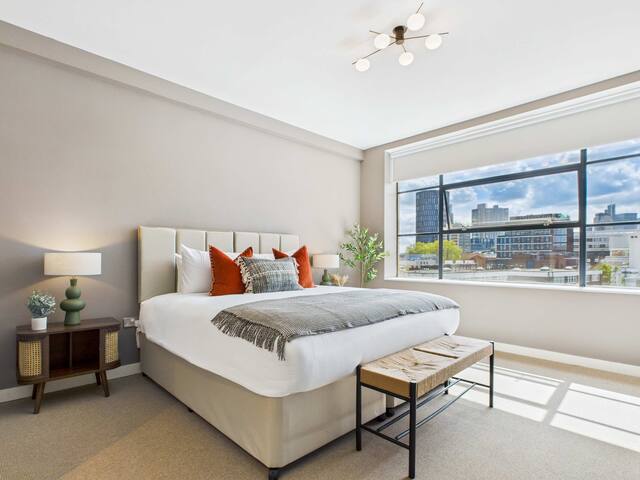 Spacious Four-Bedroom Haven by Tech City gallery image 3