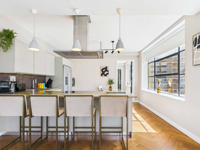 Spacious Four-Bedroom Haven by Tech City gallery image 5