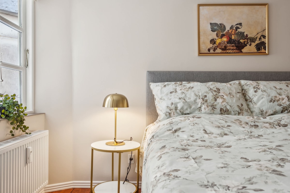 Luxusná posteľ veľkosti King dánskeho dizajnu 