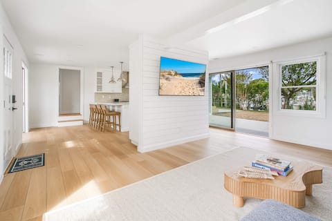 Dockside 2BR - Prime Location on the Marina Unit B