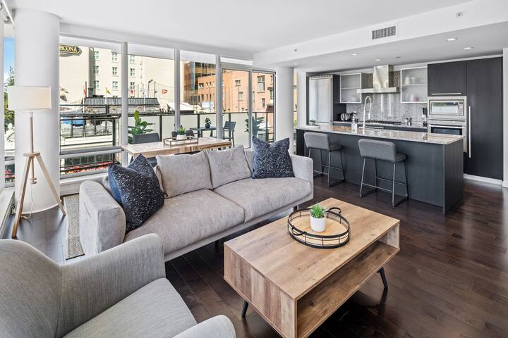 Waterfalls Hotel Luxury Suite gallery image 3