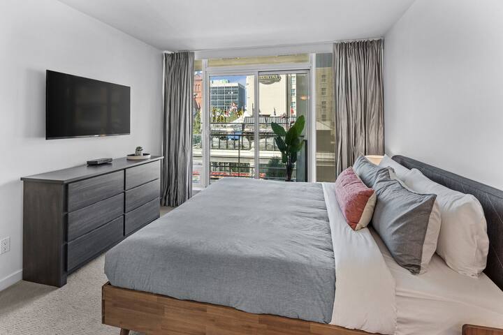 Waterfalls Hotel Luxury Suite gallery image 2