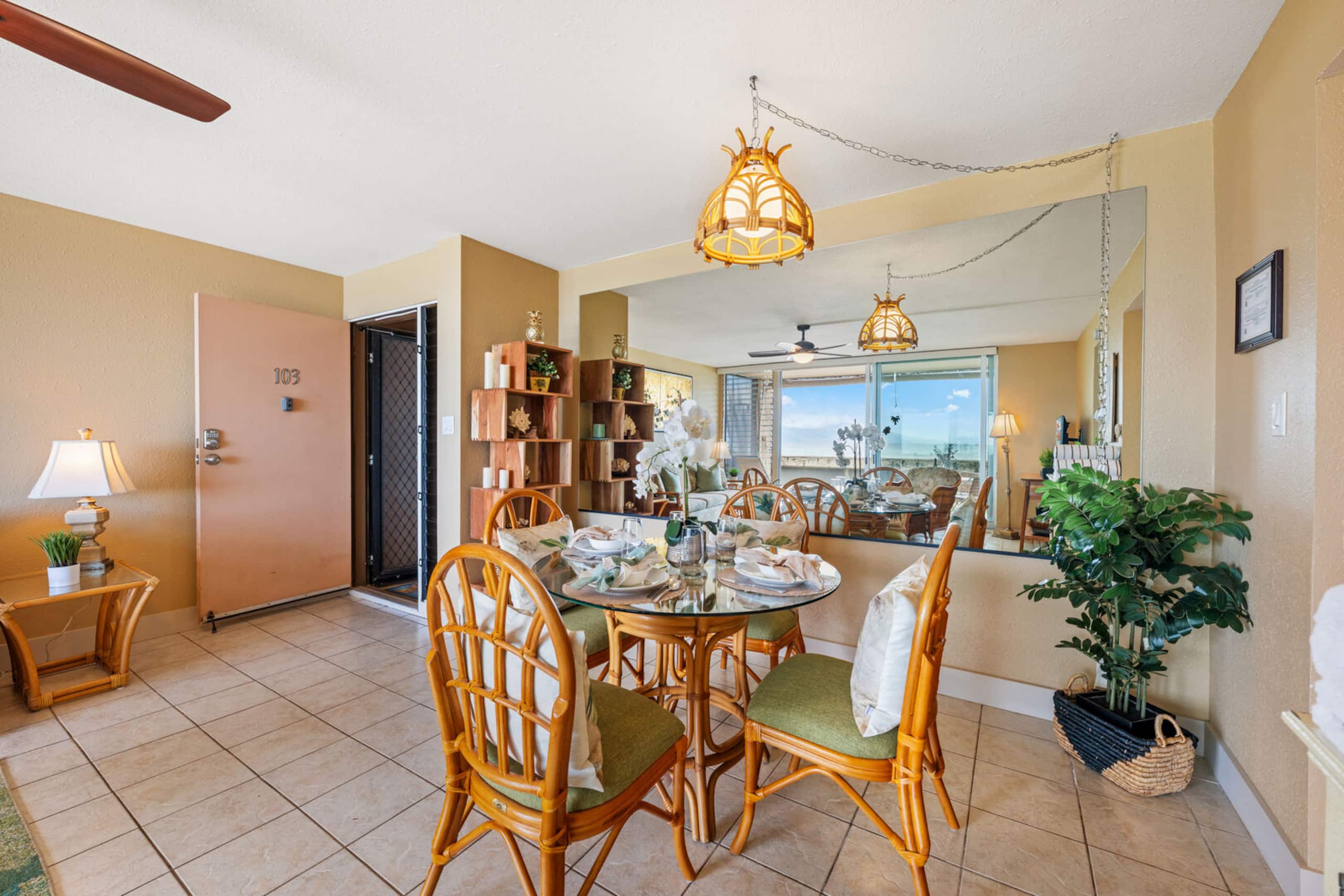 Condo in Lahaina · ★4.43 · 1 bedroom · 2 beds · 1 private bath - Image 10