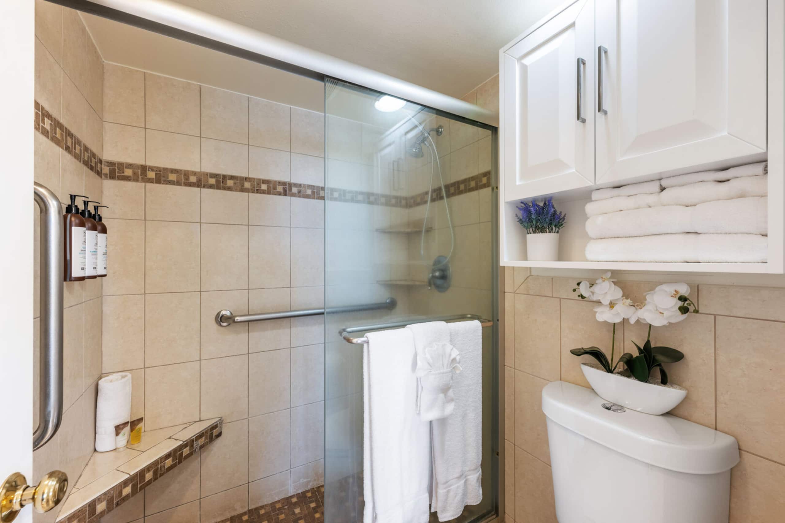 Condo in Lahaina · ★4.43 · 1 bedroom · 2 beds · 1 private bath - Image 18