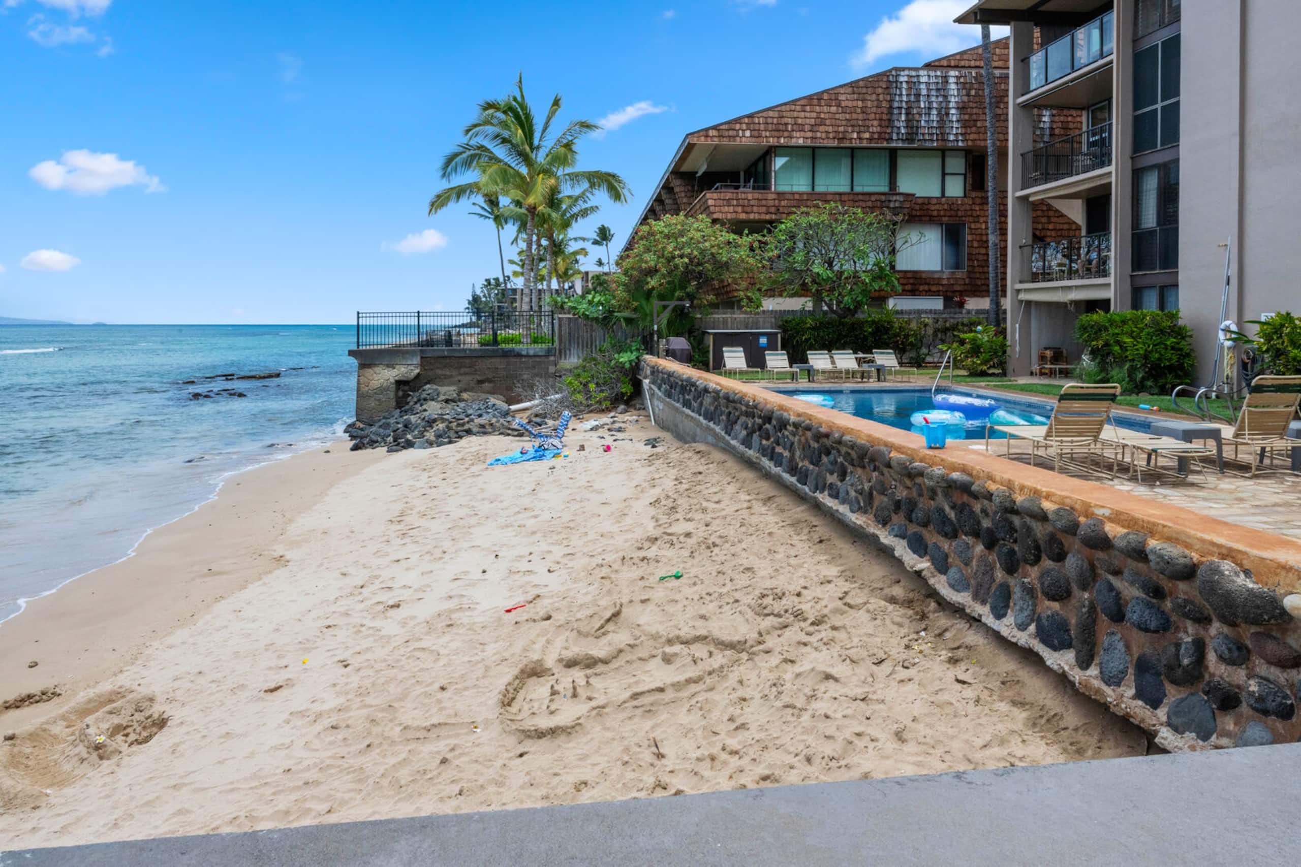 Condo in Lahaina · ★4.43 · 1 bedroom · 2 beds · 1 private bath - Image 34