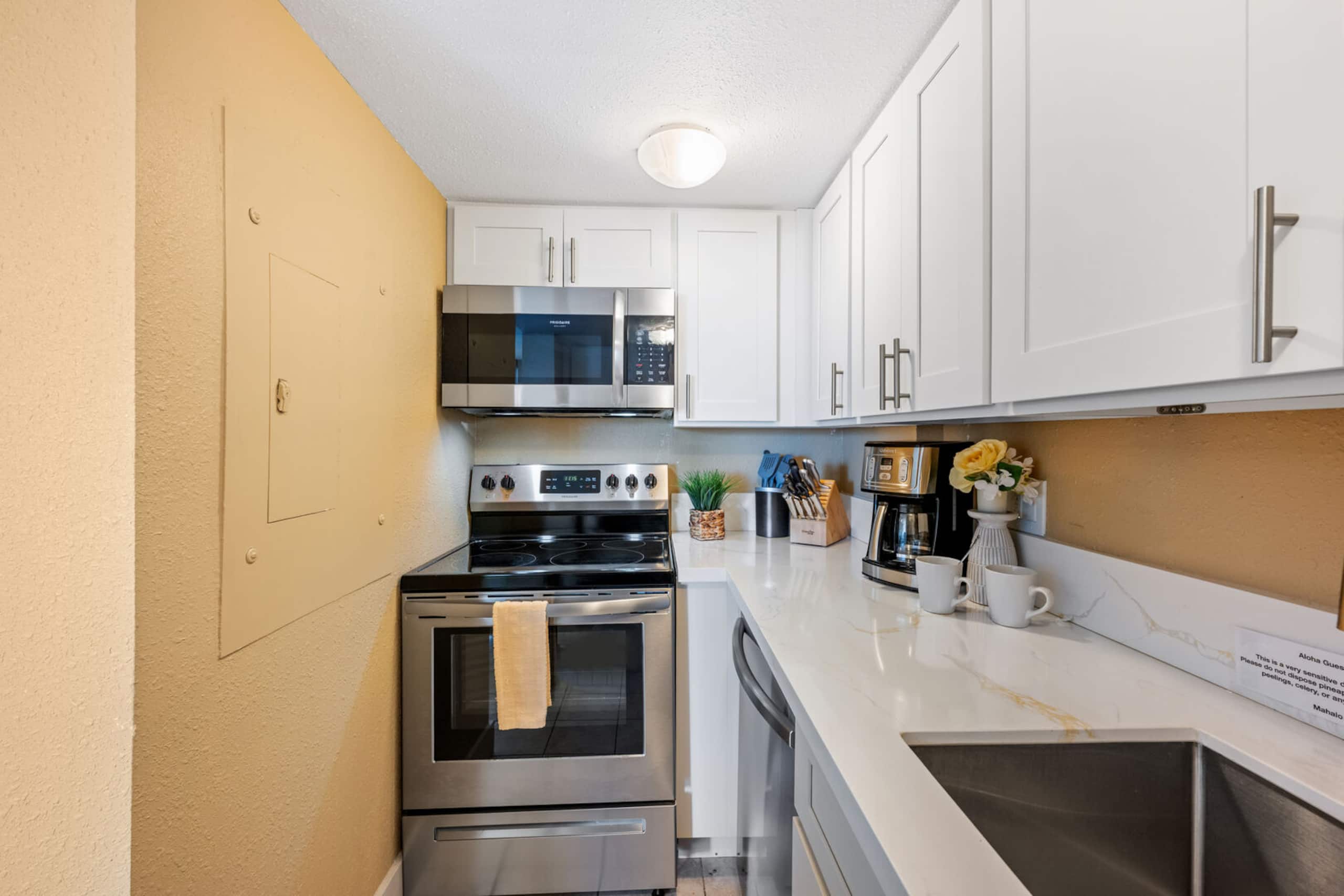 Condo in Lahaina · ★4.43 · 1 bedroom · 2 beds · 1 private bath - Image 7