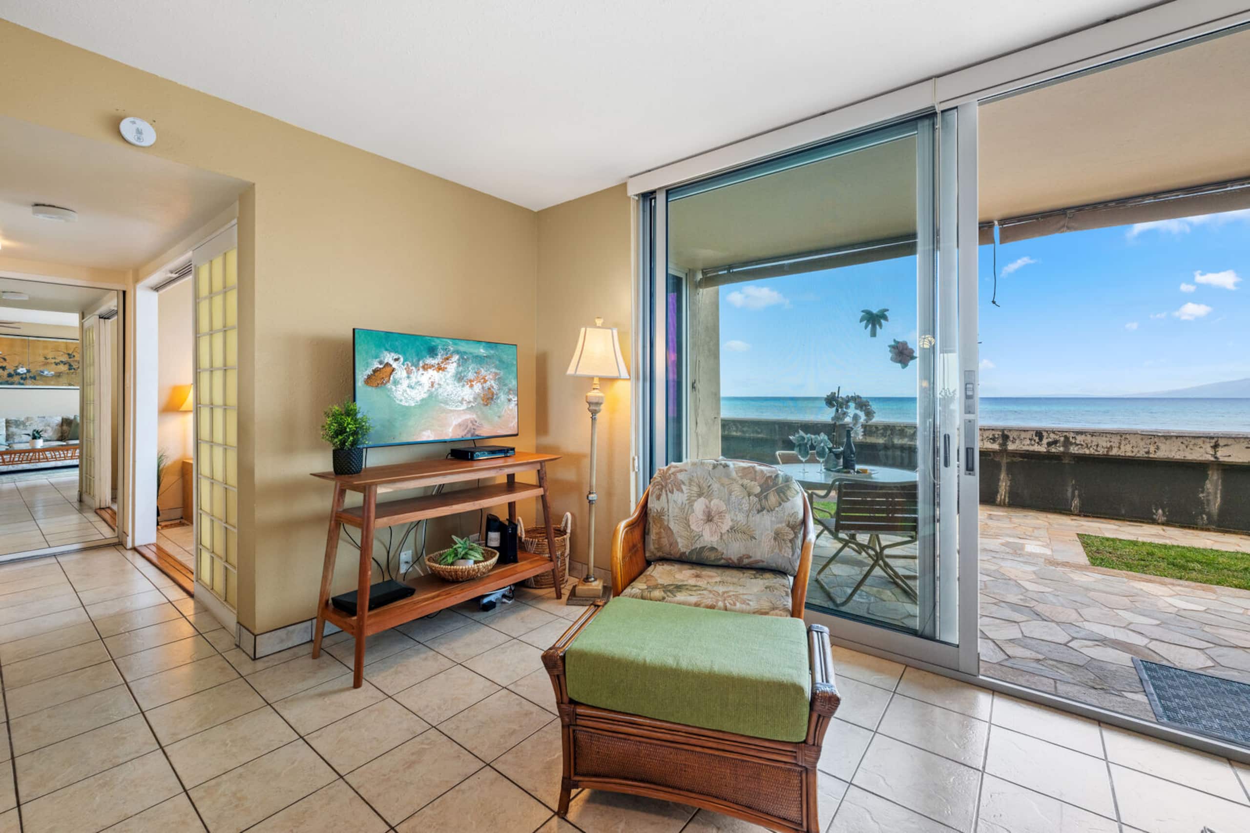 Condo in Lahaina · ★4.43 · 1 bedroom · 2 beds · 1 private bath - Image 3