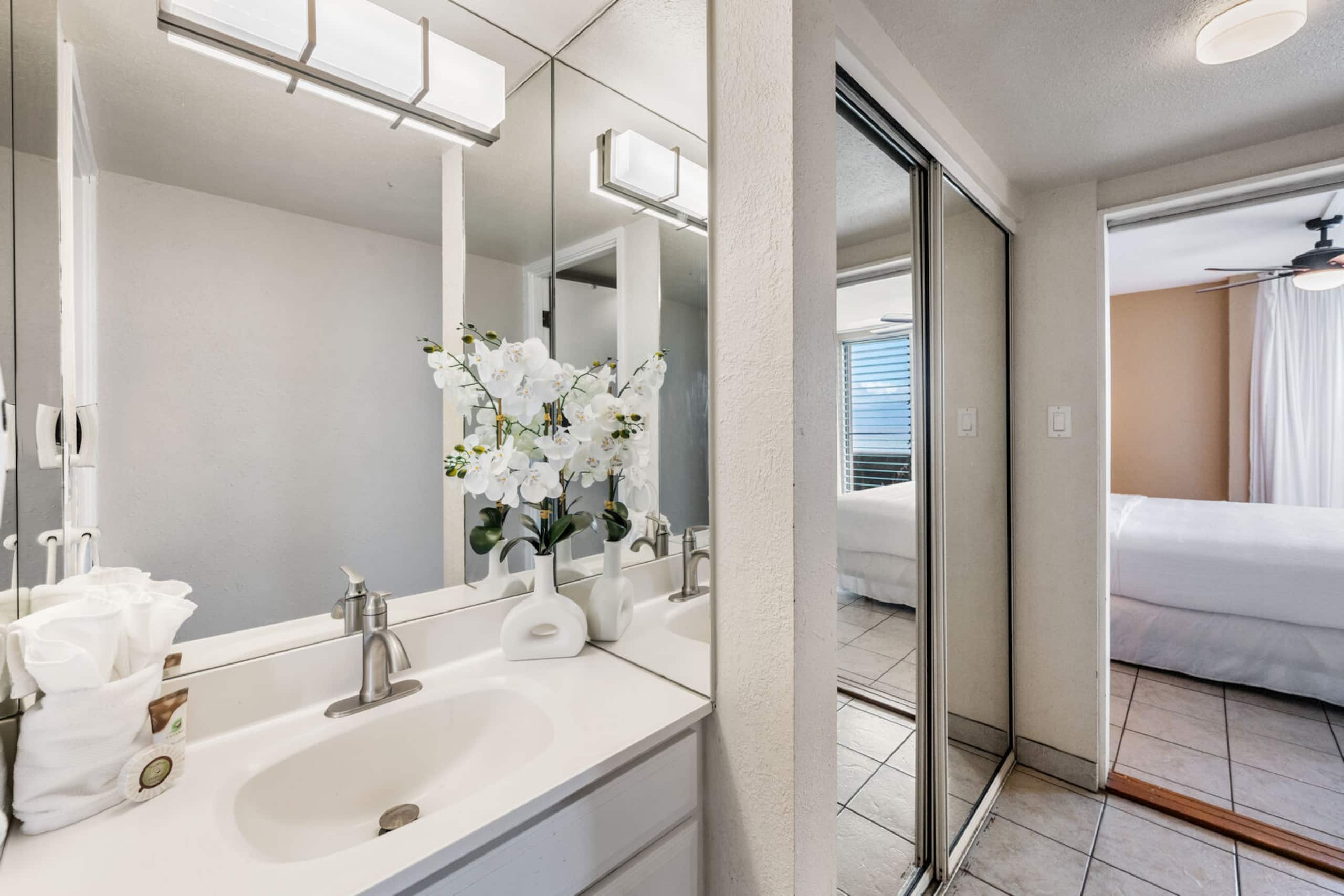 Condo in Lahaina · ★4.43 · 1 bedroom · 2 beds · 1 private bath - Image 26