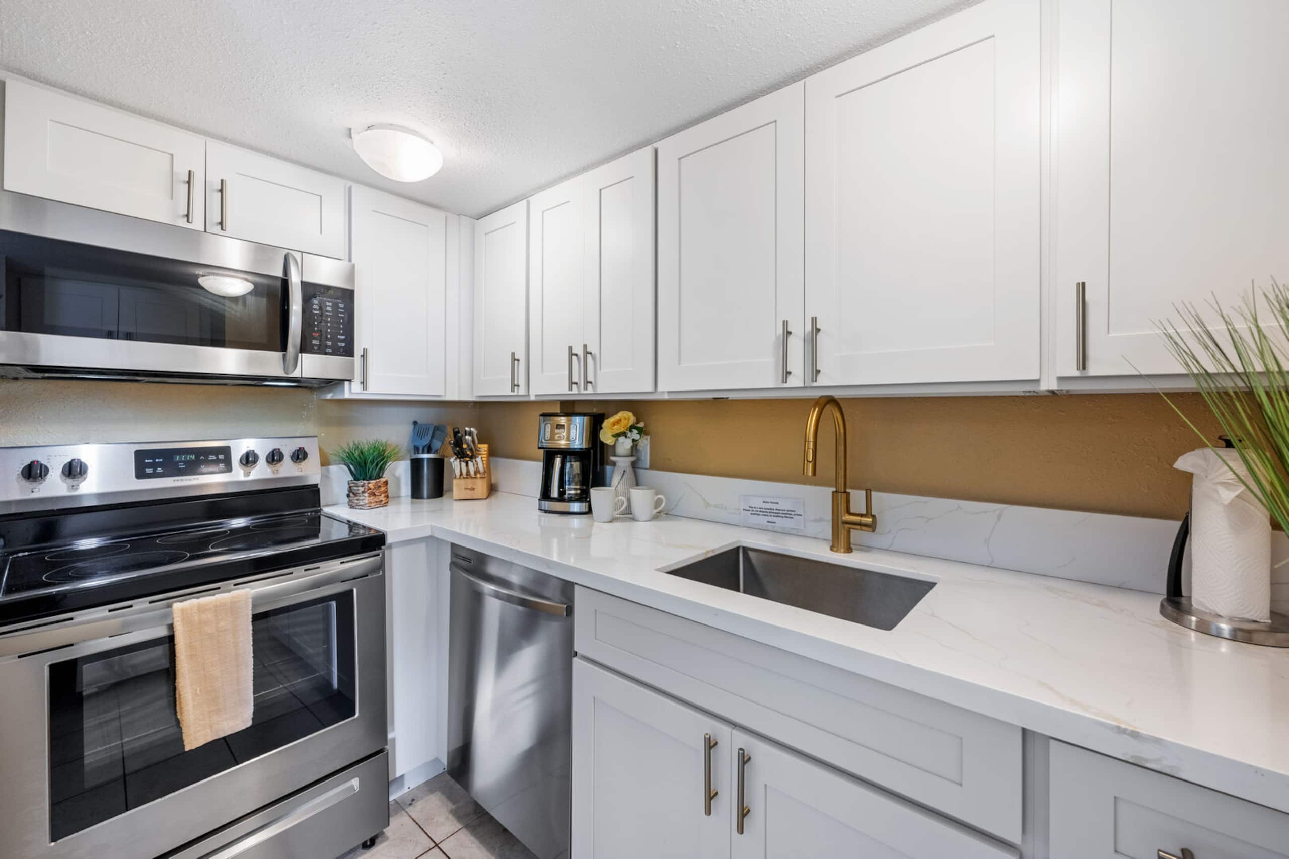 Condo in Lahaina · ★4.43 · 1 bedroom · 2 beds · 1 private bath - Image 6
