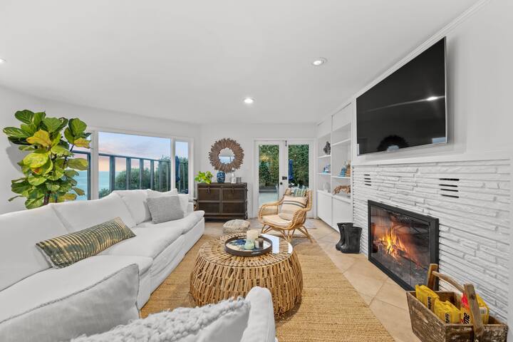 Entire Oceanfront Home Breathtaking 180 Views gallery image 5