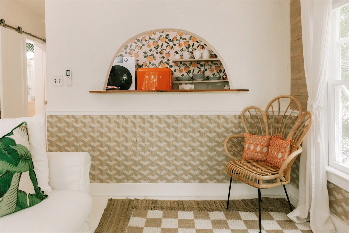 Hemos diseñado con buen gusto la Peach Cottage para encarnar la comodidad y el encanto de Florida.