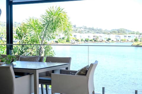 4BR & 4 Bath | Walk to Cafés & Shops| Waterfront