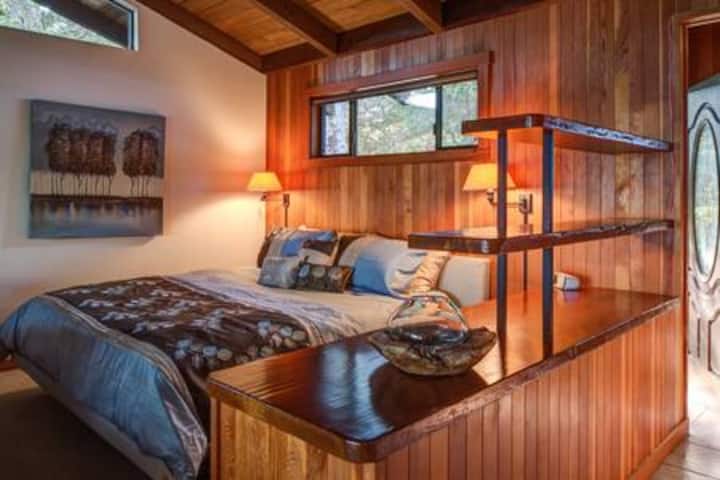 Guest House Master - King Bed