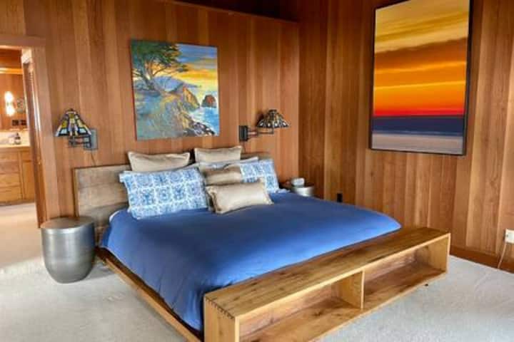 Master King Bed with Frette Sateen 1200 TC Linens, TV, original art, full bath with shower Jacuzzi and BDay