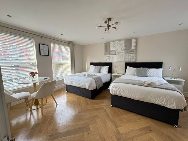 The Grand Royal Kilburn House – 4BR/3BR w Parking gallery image 3