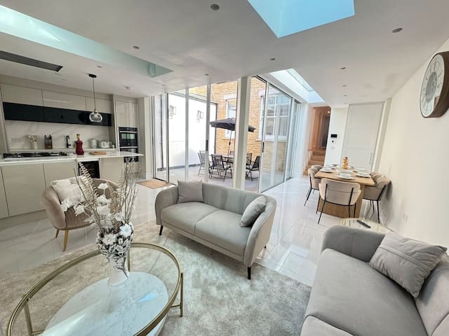 The Grand Royal Kilburn House – 4BR/3BR w Parking