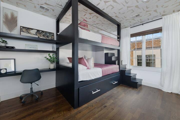 The High Note – Spectacular rooftop, walk to Gulch gallery image 2