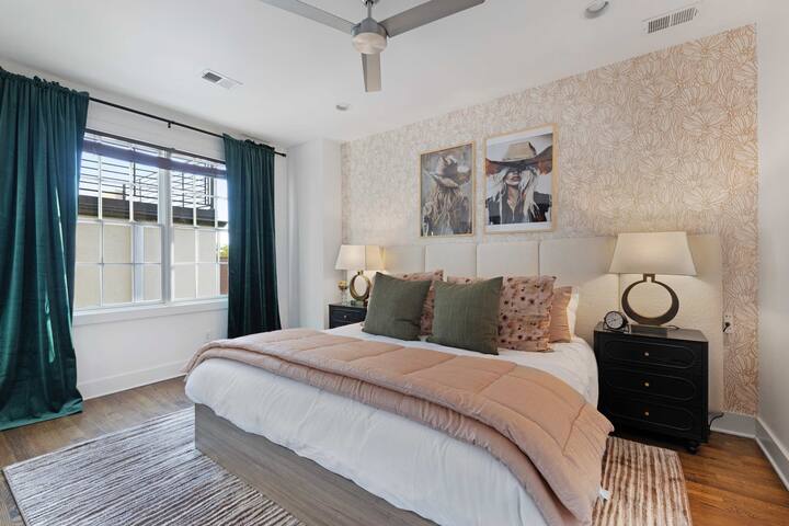 The High Note – Spectacular rooftop, walk to Gulch gallery image 3