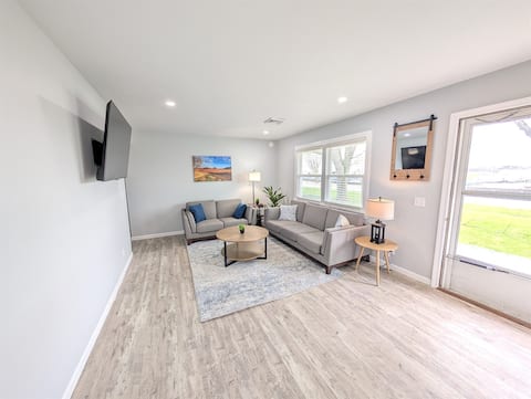 Relaxing River View Stay | Renovated 3BR Home