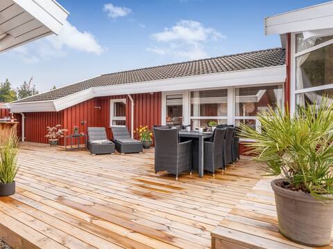 "Gunborg" - 2.5km from the sea by Interhome