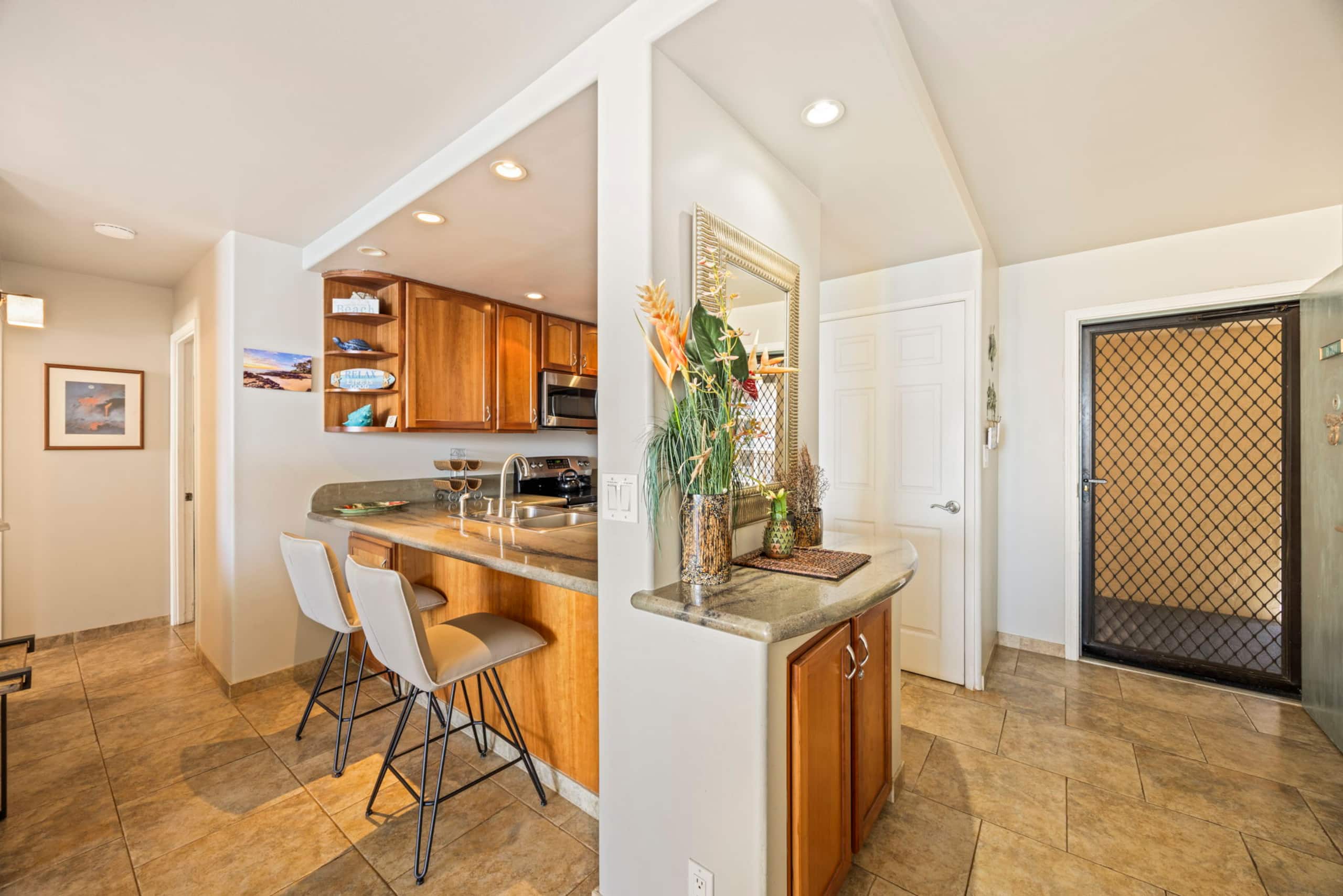 Condo in Lahaina · ★4.88 · 2 bedrooms · 3 beds · 2 baths - Image 10