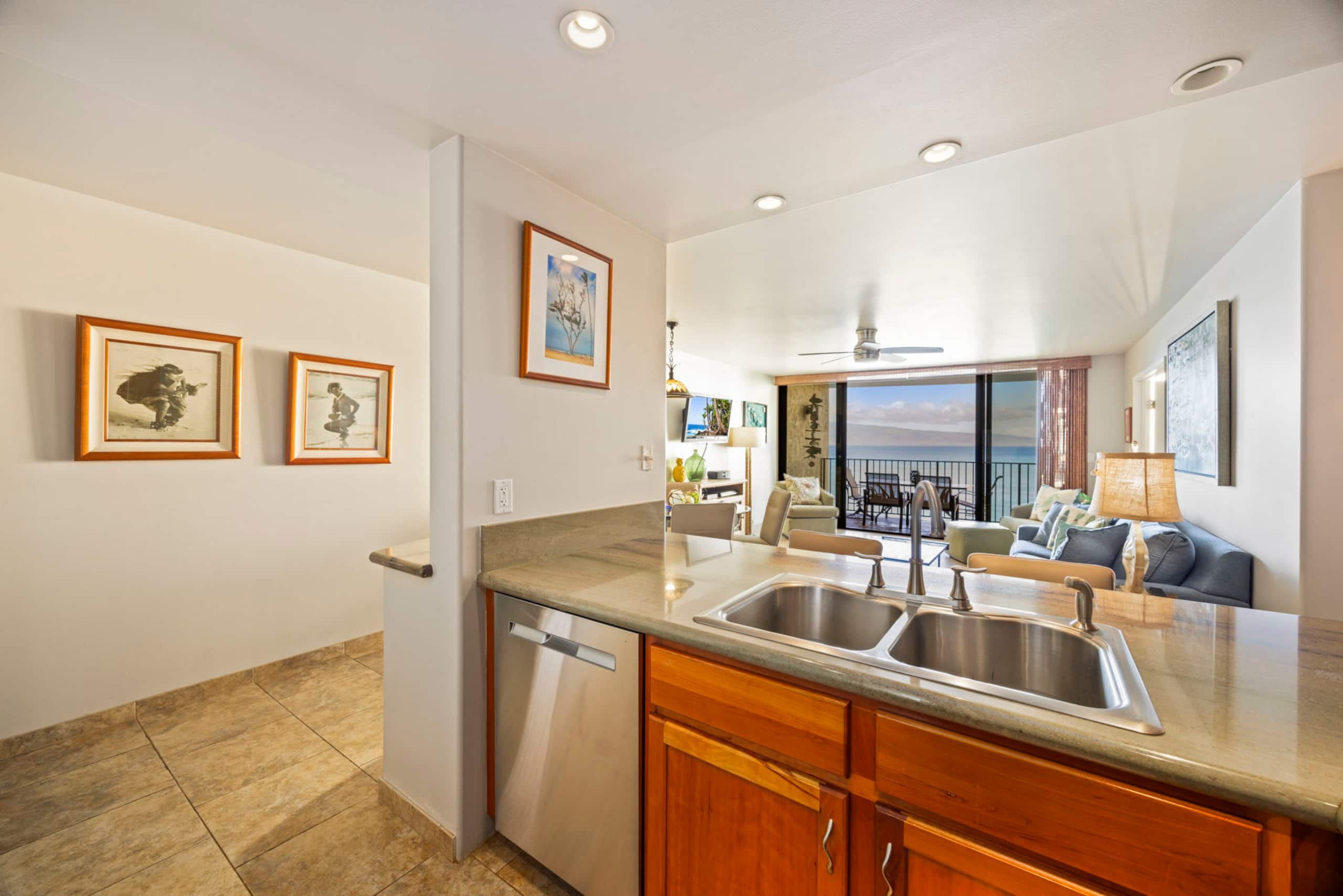 Condo in Lahaina · ★4.88 · 2 bedrooms · 3 beds · 2 baths - Image 14