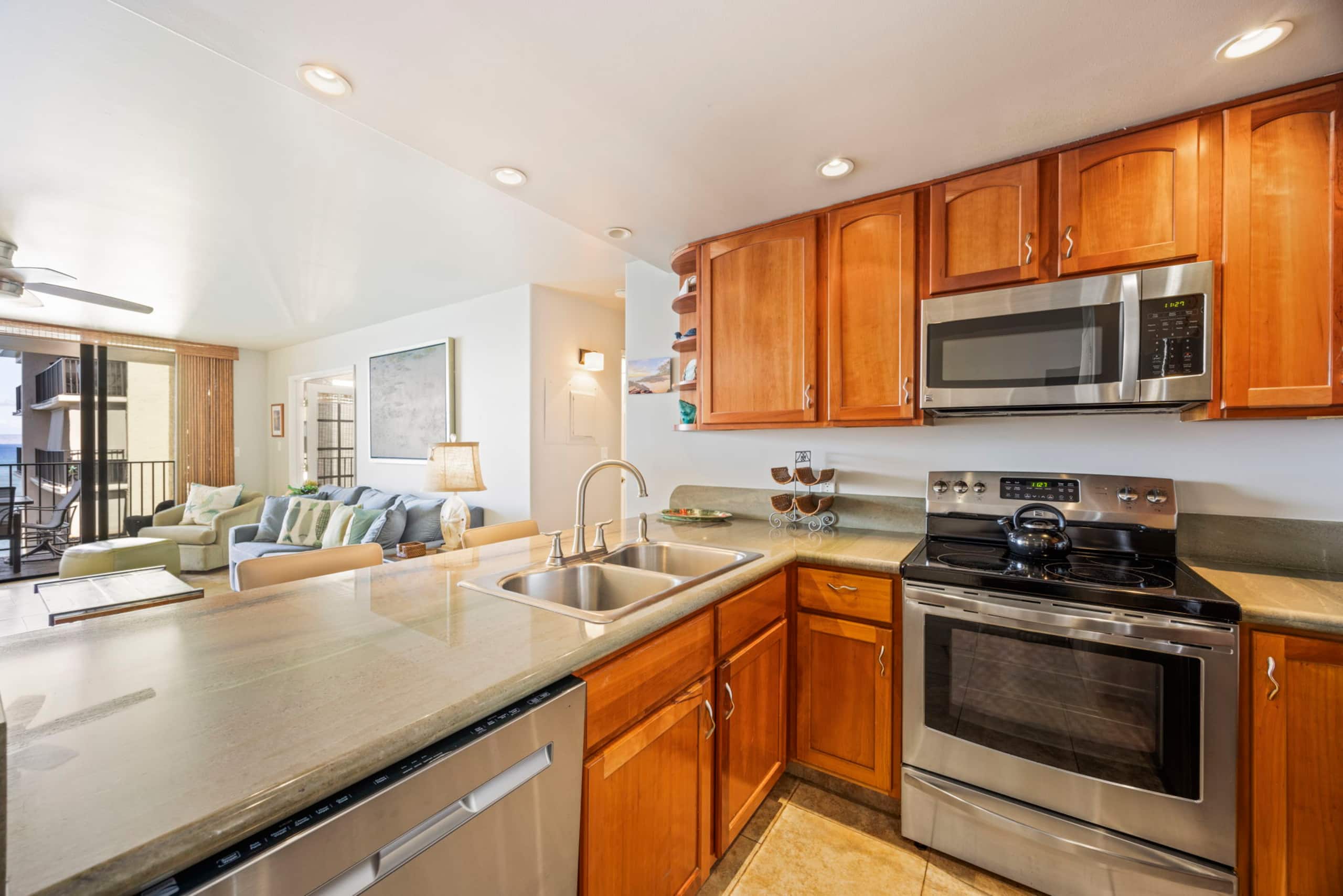 Condo in Lahaina · ★4.88 · 2 bedrooms · 3 beds · 2 baths - Image 12