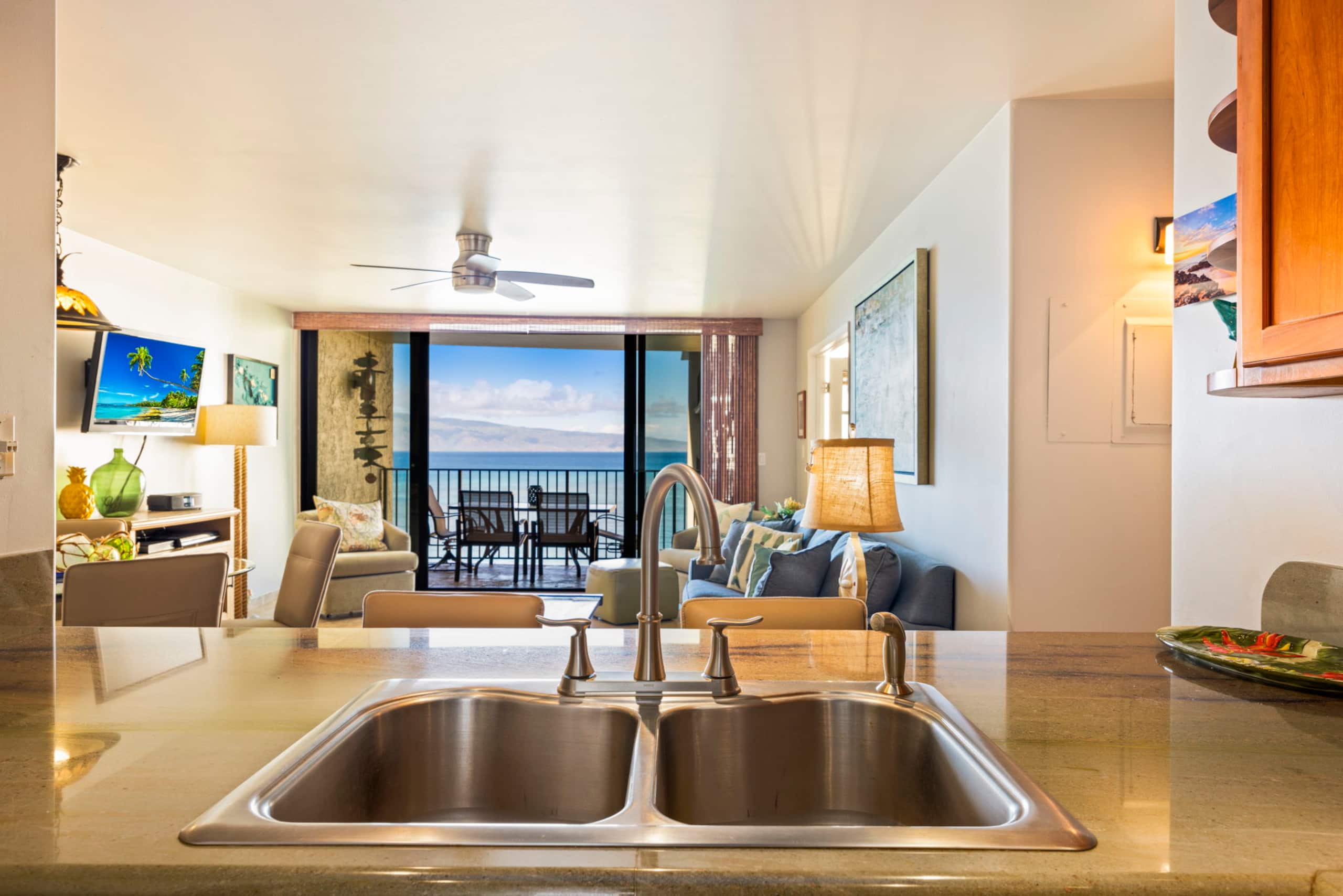 Condo in Lahaina · ★4.88 · 2 bedrooms · 3 beds · 2 baths - Image 17