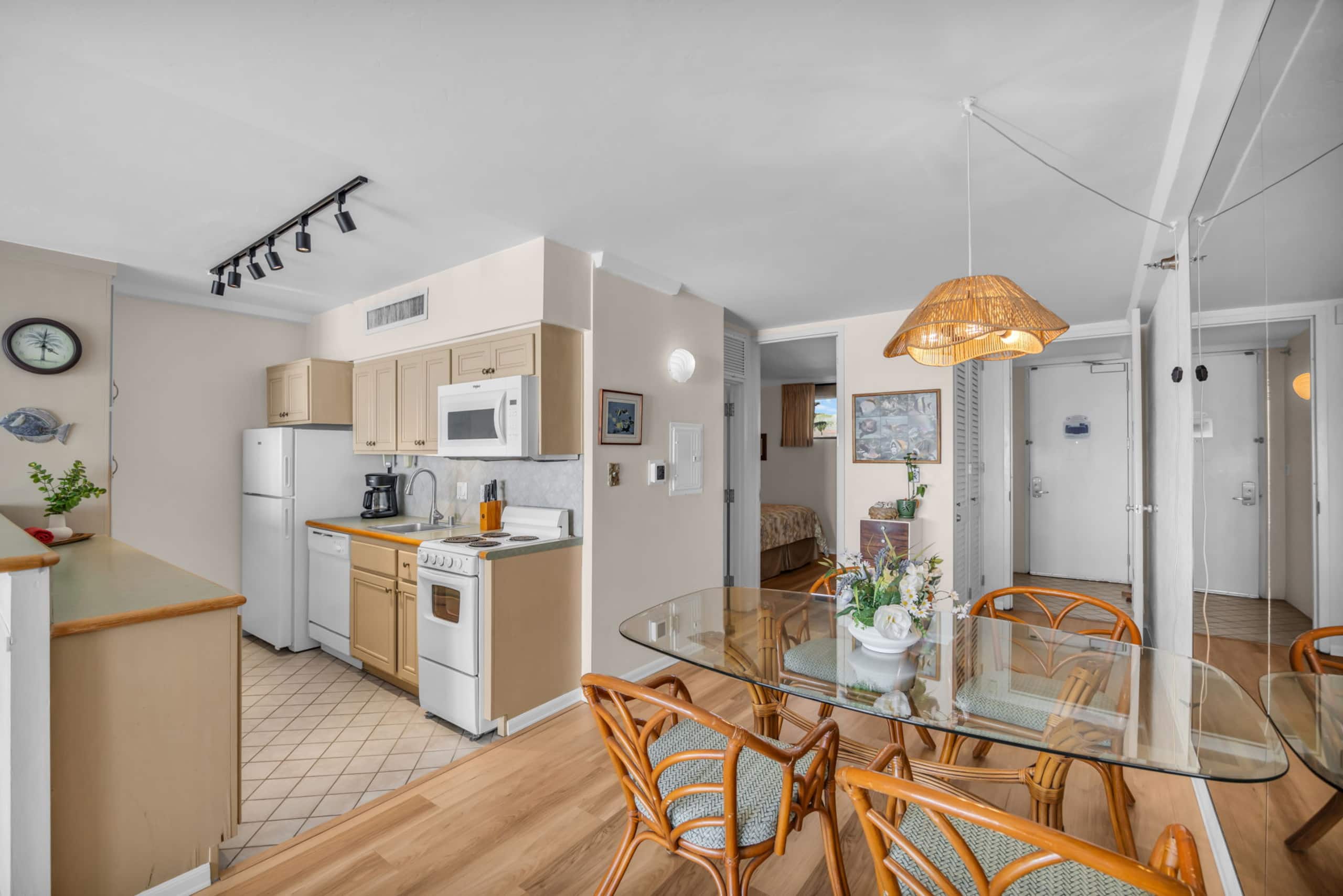 Condo in Lahaina · ★4.75 · 1 bedroom · 2 beds · 1 bath - Image 16
