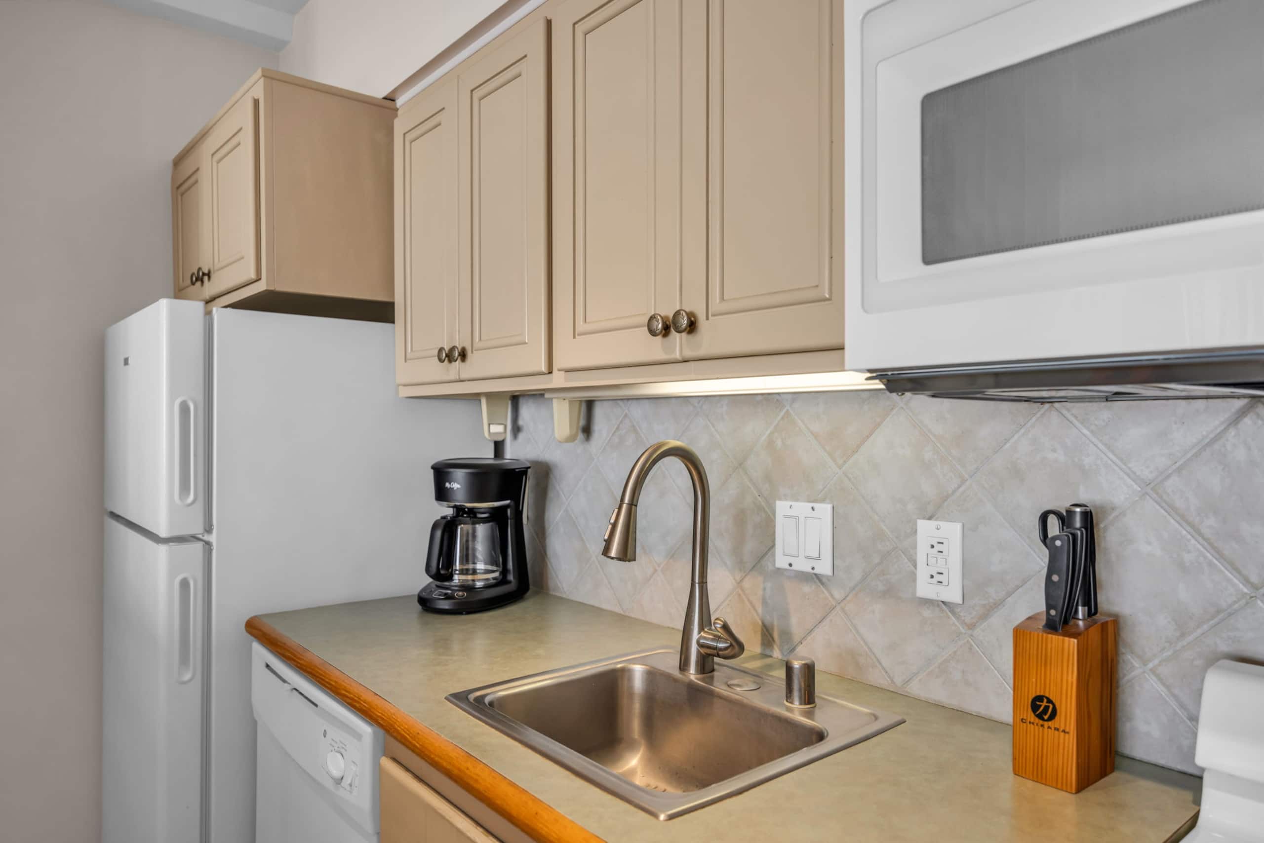 Condo in Lahaina · ★4.75 · 1 bedroom · 2 beds · 1 bath - Image 12