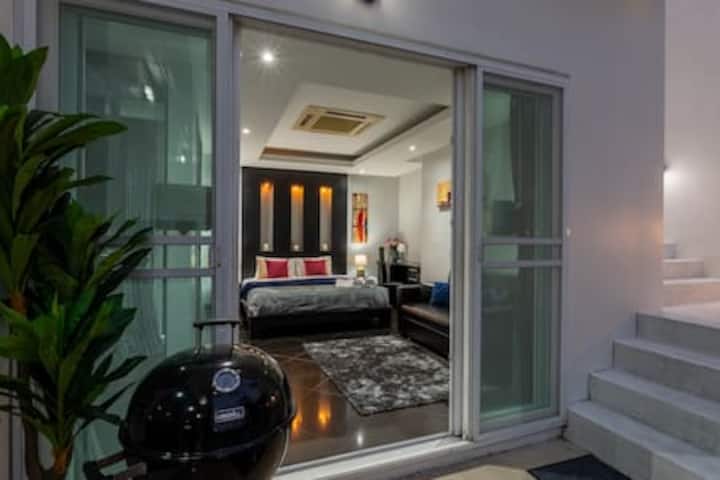 Вила со приватен базен и 3 спални соби во Palm Oasis