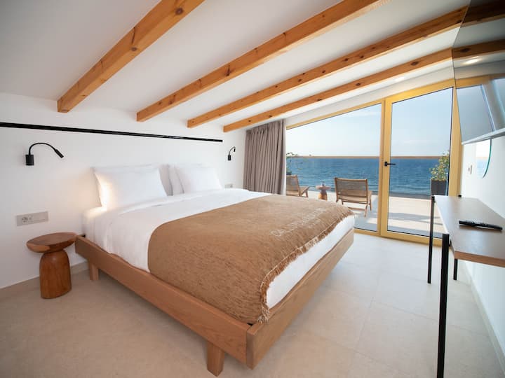 BalconyTerrace, Bedroom, Beach