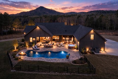 Oconee Belle w/ Pool and Hot Tub + sleeps 10