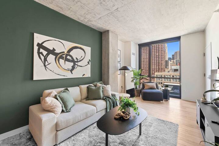 Spacious 3-Bedroom Urban Retreat in Chicago