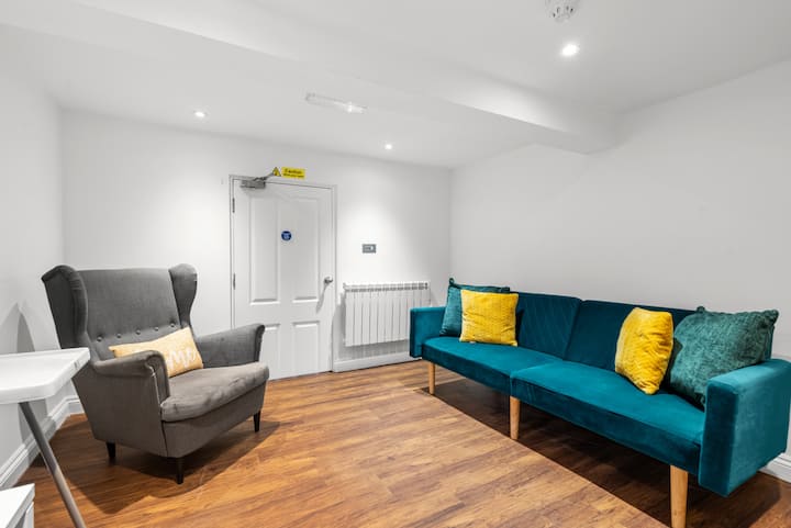 6 Br 4 Bath Central Worcester Sleeps 12 - West Midlands