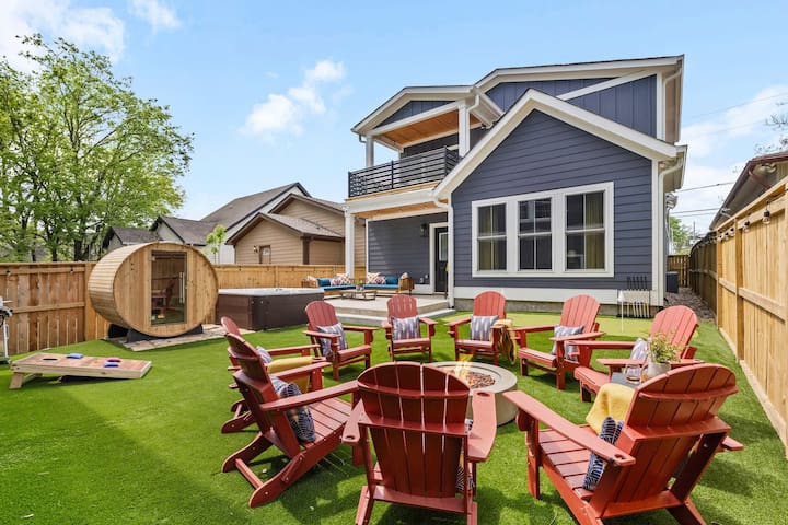 The Morrison – Karaoke, Theater, Backyard Oasis