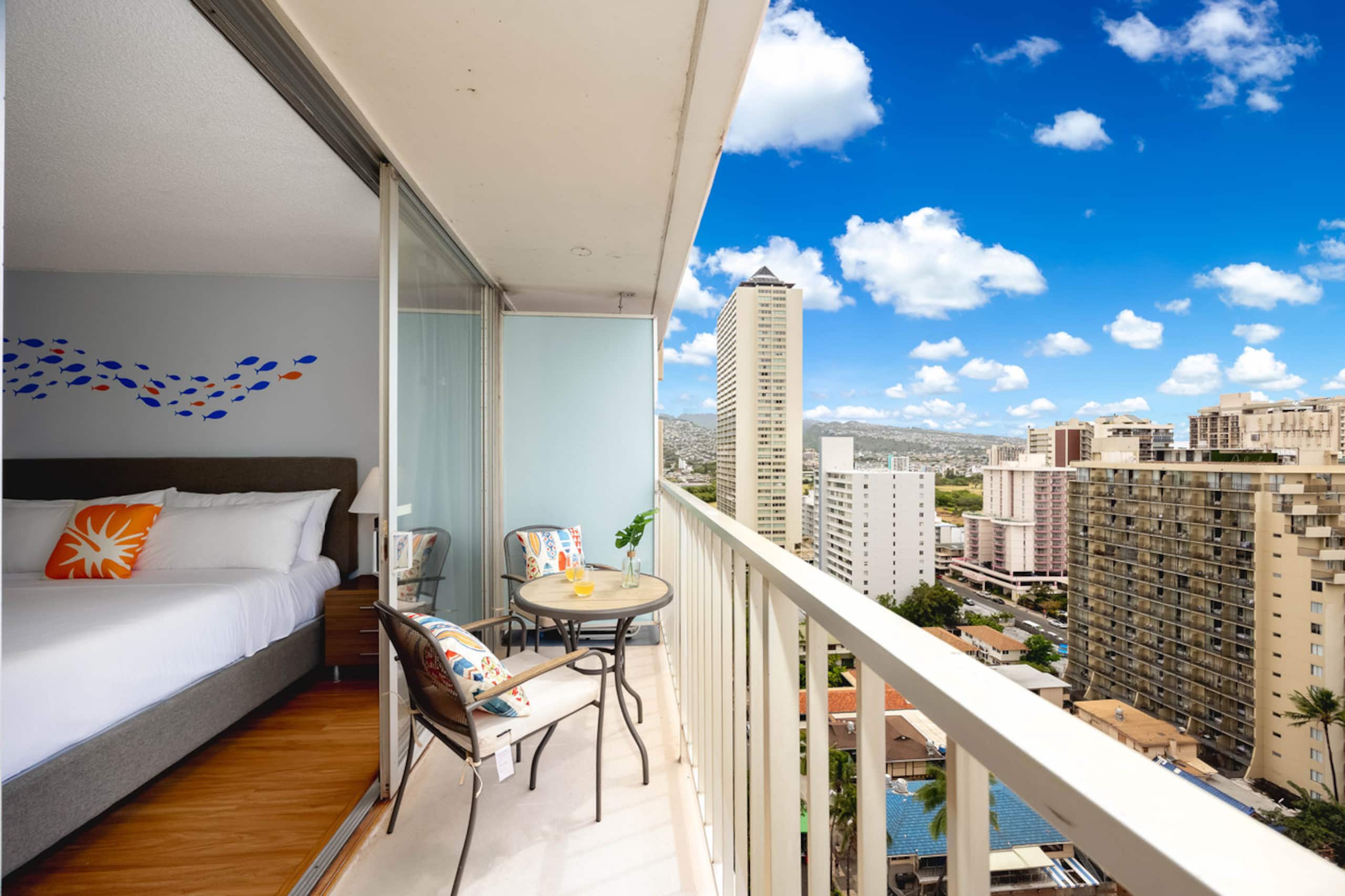 Condo in Honolulu · ★4.81 · 1 bedroom · 2 beds · 1 private bath - Image 20