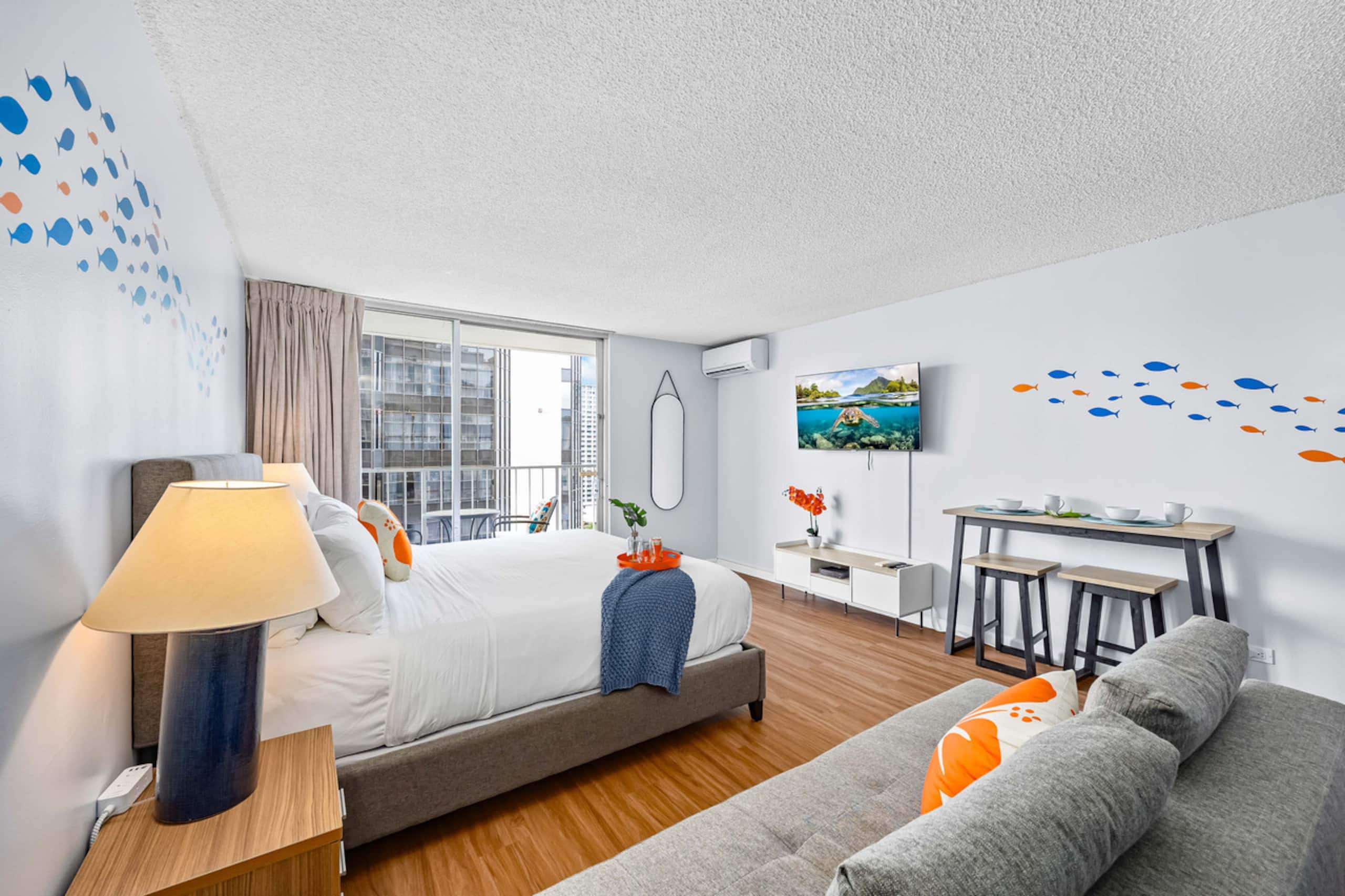 Condo in Honolulu · ★4.81 · 1 bedroom · 2 beds · 1 private bath - Image 1