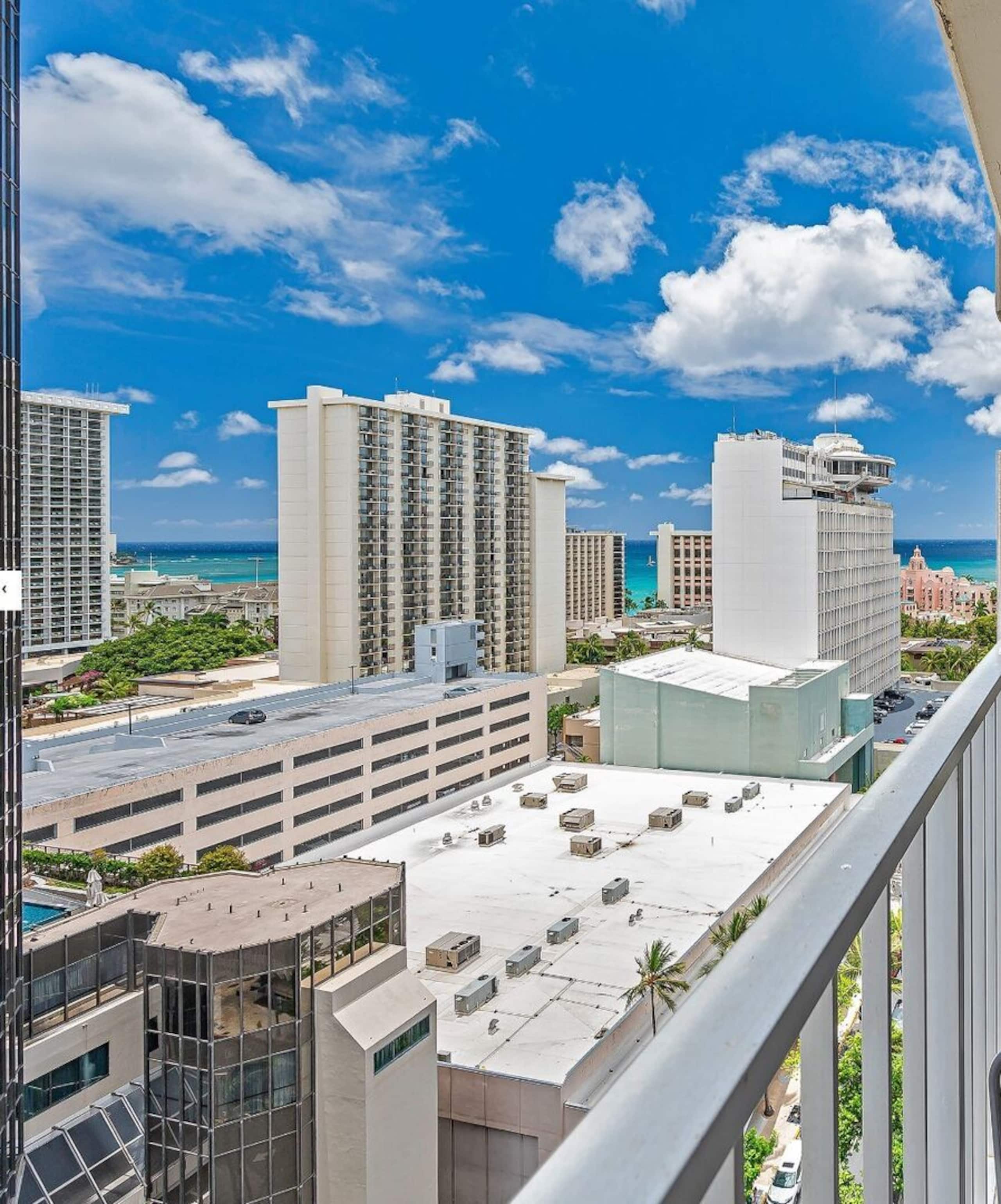 Condo in Honolulu · ★4.81 · 1 bedroom · 2 beds · 1 private bath - Image 6