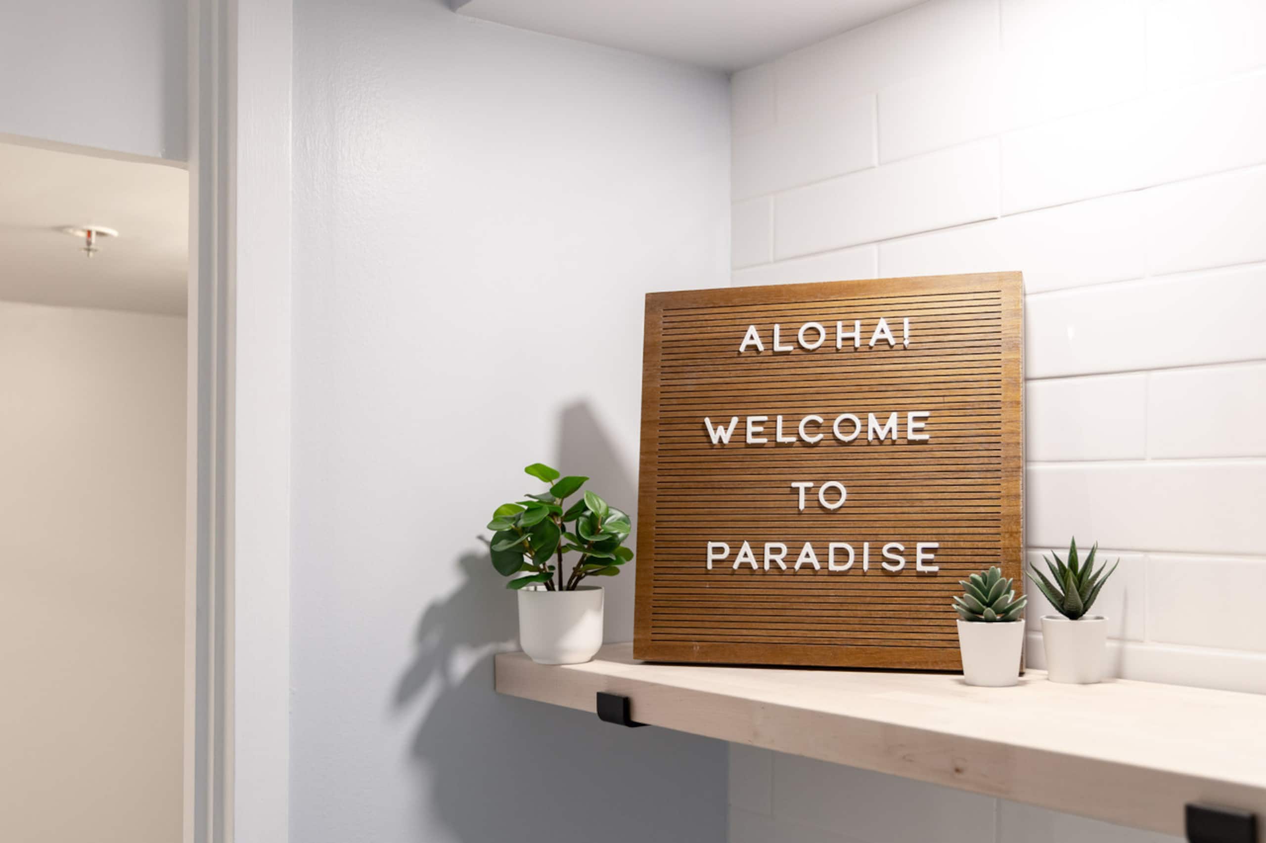 Condo in Honolulu · ★4.81 · 1 bedroom · 2 beds · 1 private bath - Image 21