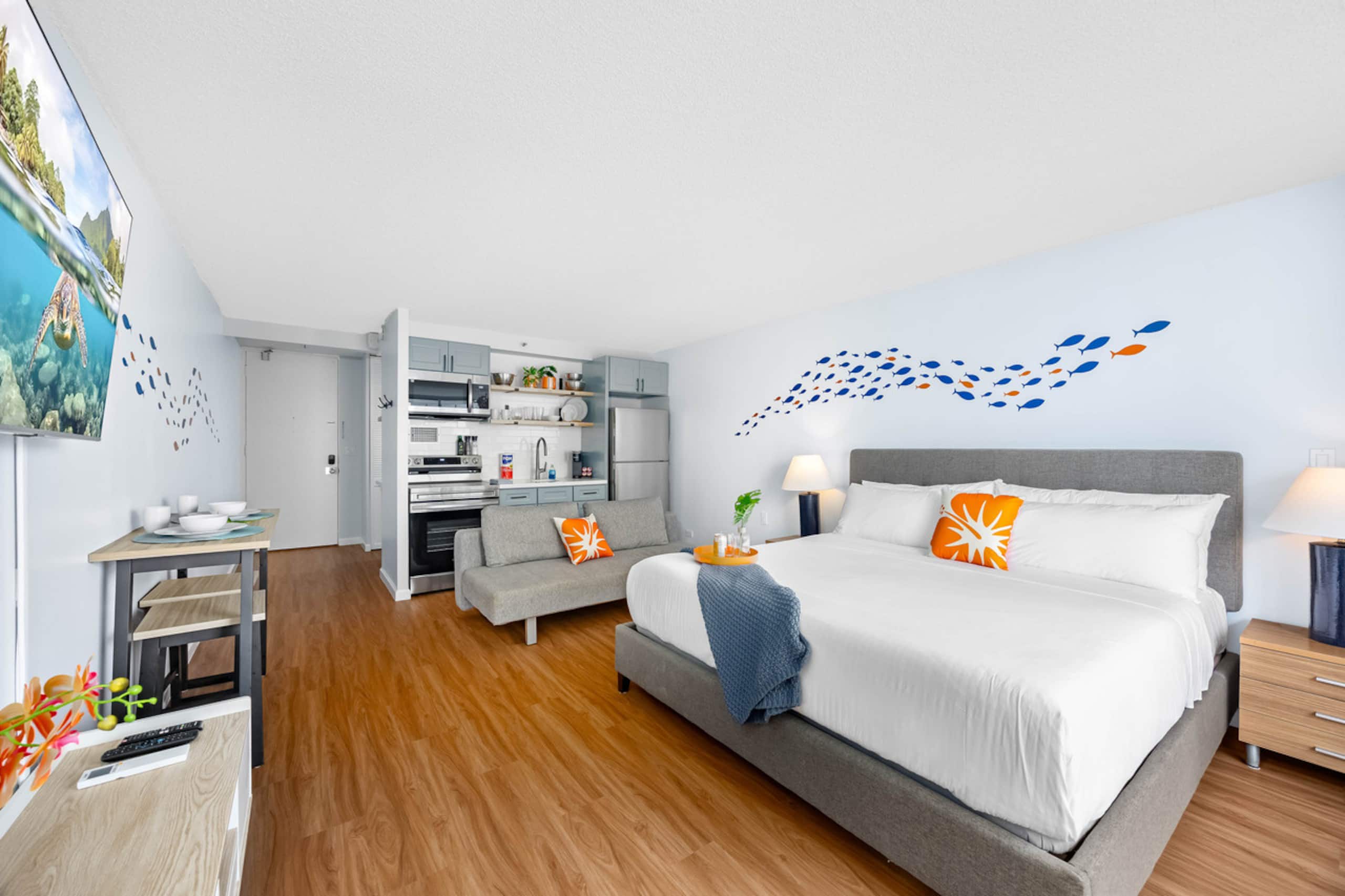 Condo in Honolulu · ★4.81 · 1 bedroom · 2 beds · 1 private bath - Image 4