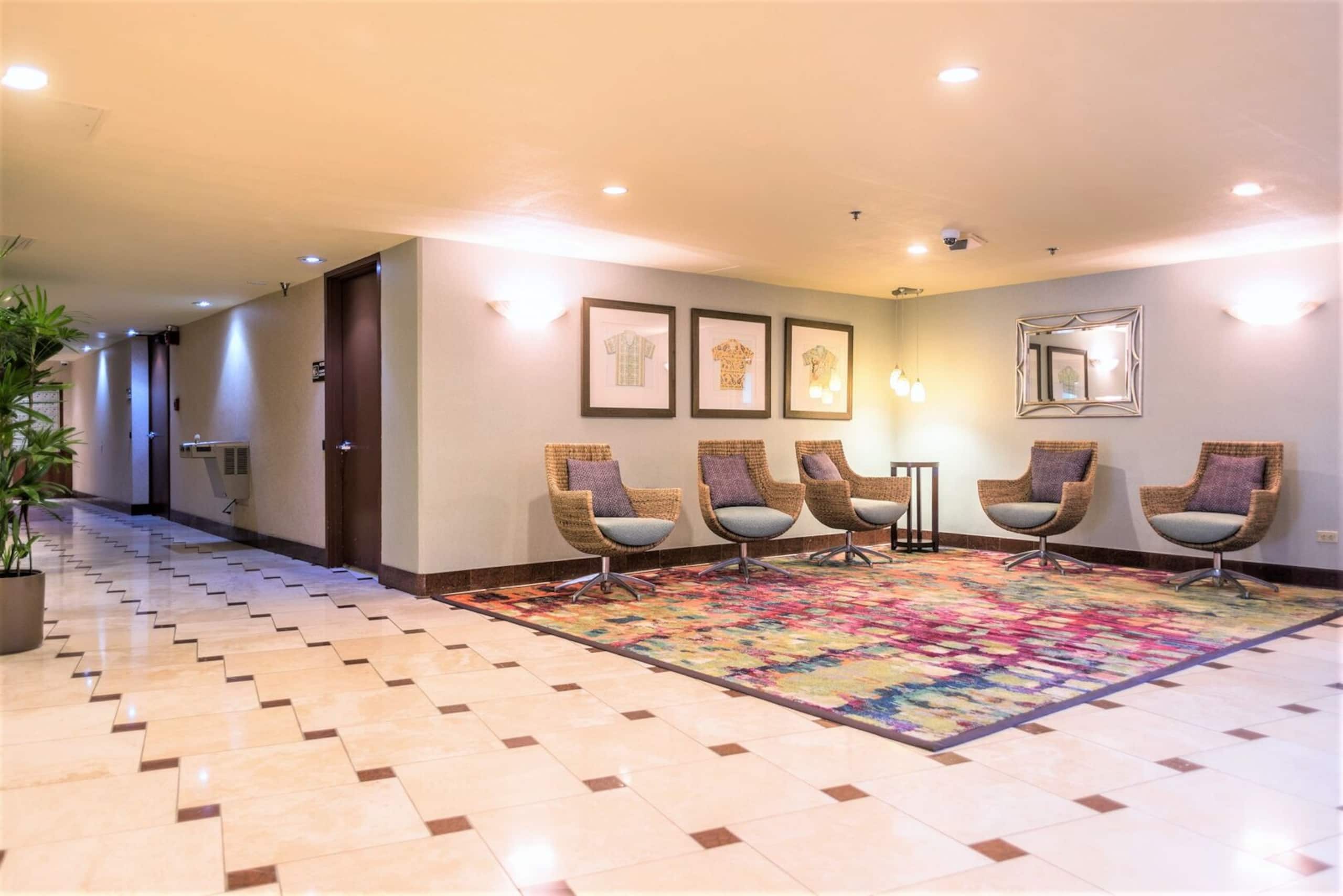 Condo in Honolulu · ★4.81 · 1 bedroom · 2 beds · 1 private bath - Image 28