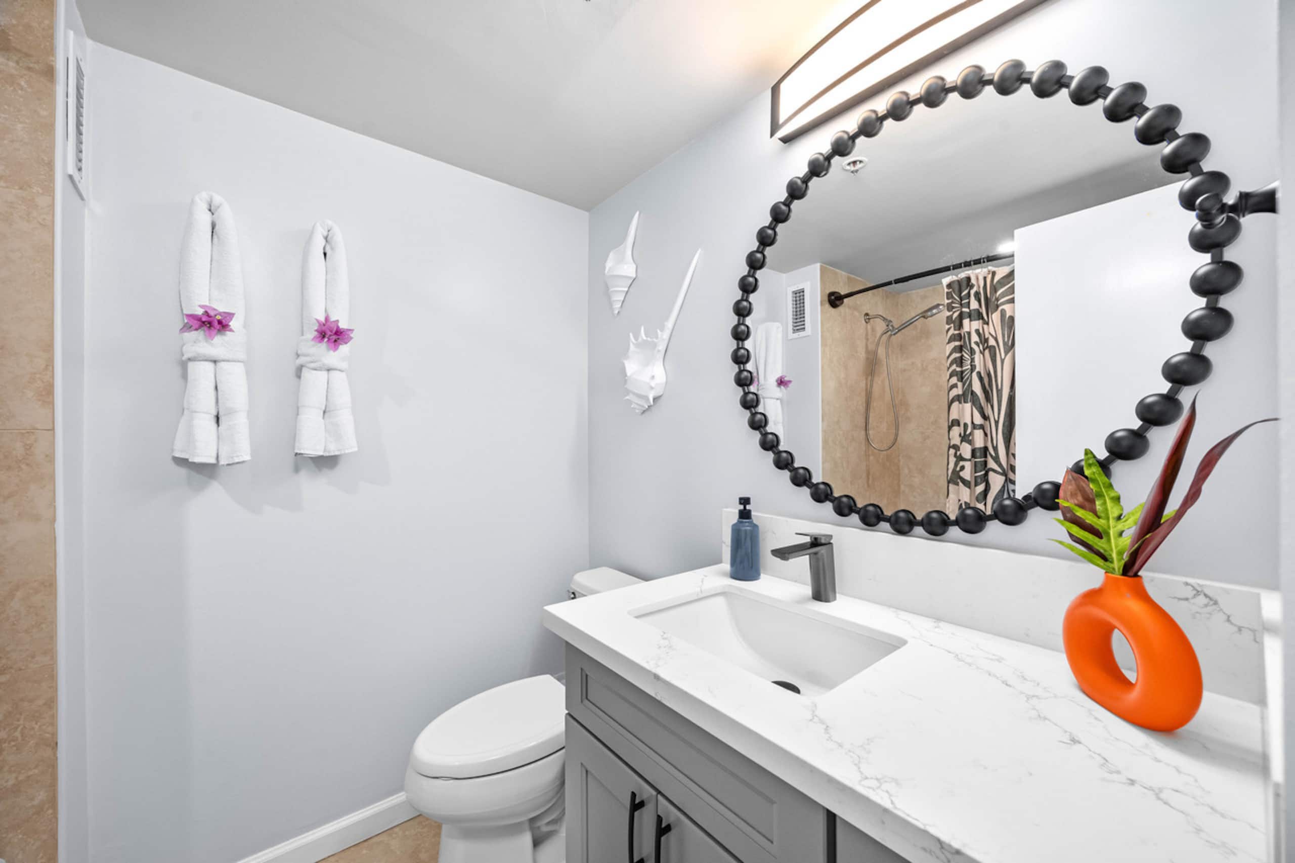 Condo in Honolulu · ★4.81 · 1 bedroom · 2 beds · 1 private bath - Image 18